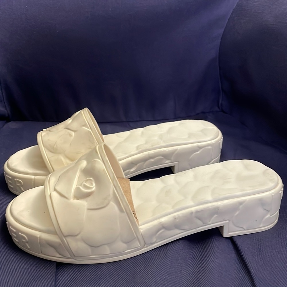 Valentino Garavani women’s Rubber Slides